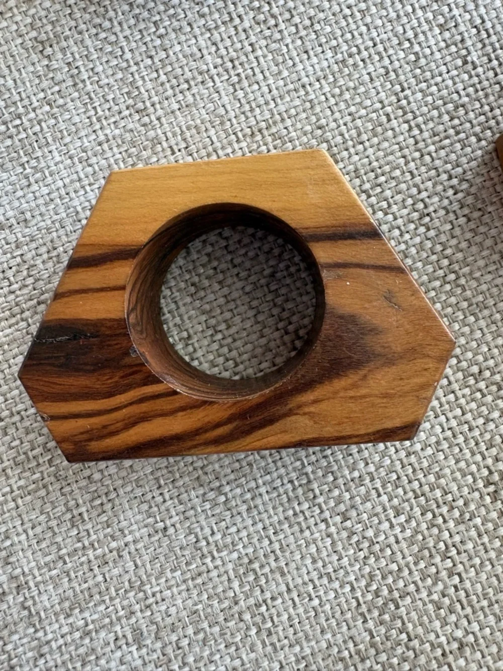 Set of 6 Wood Napkin Rings – Geometric Olive Wood Style Tabletop Decor